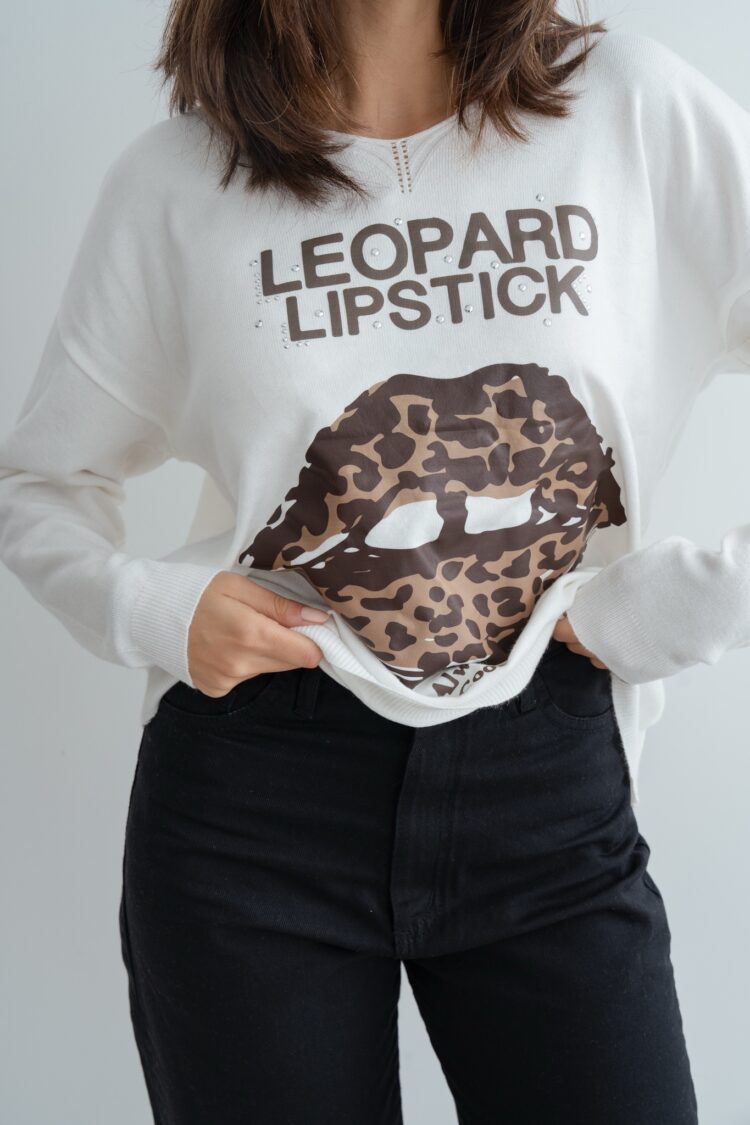 SWEATER LIPSTICK