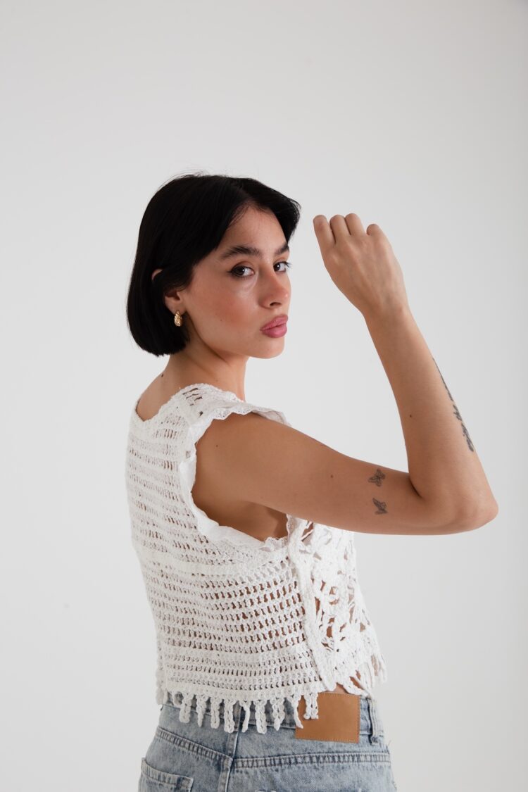 TOP CROCHET CON BOTON Y FLECO - Imagen 2